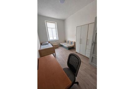 WG Zimmer TOP Lage möbliert - 360,00&nbsp;EUR Kaltmiete, ca.&nbsp; 20,00&nbsp;m&sup2; in Hof (PLZ: 95028) Altstadt