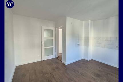 Helle 2-Zimmer-Wohnung - renoviert, guter Schnitt, Essküche, Tageslichtbad mit Wanne - Singen (Hohentwiel)