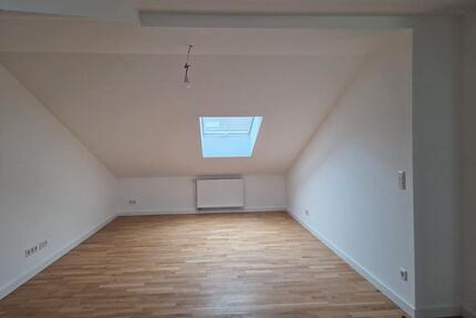 2 Zimmer Dachgeschoss - Erstbezug nach Sanierung - Aschaffenburg Österreicher Kolonie