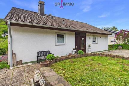 Ein- bis Zweifamilienhaus mit herrlichem Blick ins Grüne - Birresborn
