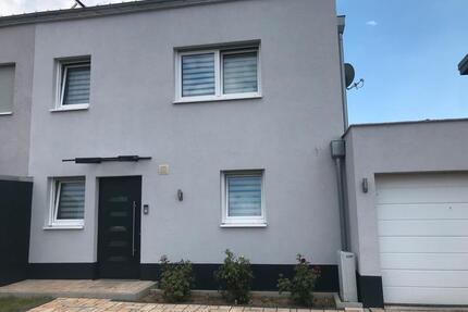 Doppelhaushälfte - 1.900,00&nbsp;EUR Kaltmiete, ca.&nbsp; 160,00&nbsp;m&sup2; in Erlensee (PLZ: 63526)