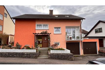 Freistehendes EFH mit Garten und 2 Garagen in massiver Bauweise - Mundelsheim