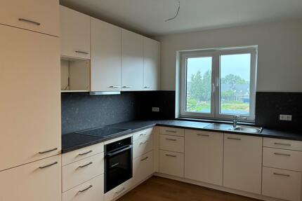 Erstbezug Heide: 3 Zimmer, ca. 84 m², offene Küche, Balkon