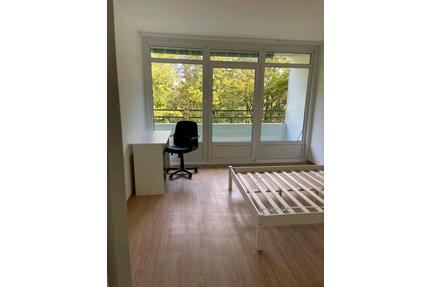 Schönes ruhiges, helles WG Zimmer 14qm mit eigenem Balkonzugang - München Bogenhausen