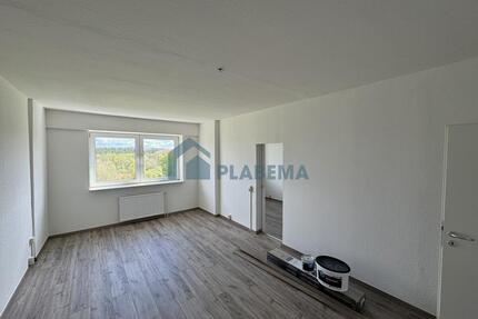 Frisch renovierte 2- Zimmer- Wohnung im ersten Obergeschoß zu vermieten, neue EBK möglich - Lübz