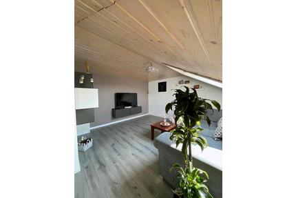 Charmante 2-Zimmer-Dachgeschosswohnung ab 01.06. zu vermieten - Heidenheim an der Brenz Aufhausen