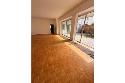 Großzügige 3 Zimmer Wohnung im Zentrum von Krefeld mit Garage