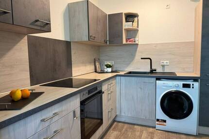Ins 11. OG mit Lift- Südbalkon - EBK Abkauf Vormieter mögl. !!! - Chemnitz Kappel