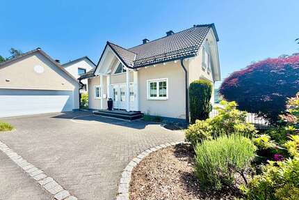Haus zum Kaufen in Nachrodt-Wiblingwerde 639.000,00 € 216 m²