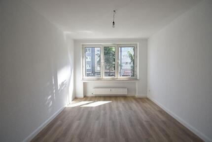 Frisch renoviert! 2-Zimmer-Wohnung mit Balkon - Düsseldorf Stadtbezirk 3