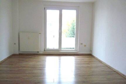 2-Raum-Erdgeschoss-Wohnung mit Einbauküche und Balkon in der Delle - Riesa Pausitzer Delle