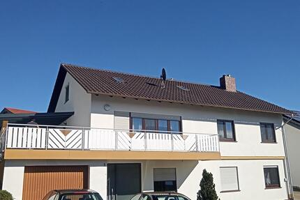 Zweifamilienhaus mit großen Wohneinheiten und großem Grundstück - Ravenstein