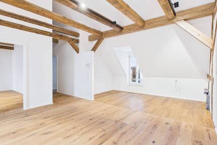 ERSTBEZUG 2,5-Zimmer-Wohnung nach hochwertiger Denkmalsanierung - EBK Einbauschrank Cabrio-Fenster - Amberg