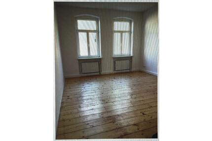 Hochwertig sanierte 3 Zimmer Altbauwohnung mit Dielenboden - Radeberg