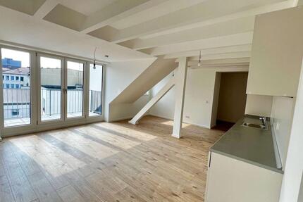 Stilvolles Penthouse mit Balkon, Einbauküche und Gäste-WC in zentraler Lage von Düren