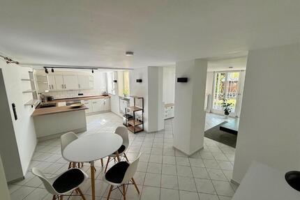 Möbelierte helle Wohnung, Parkplatz, Whirlpool & Garten. - Kahl am Main