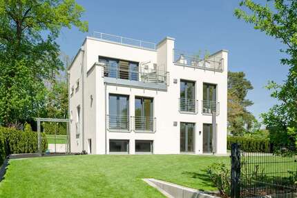 Haus zum Kaufen in Woltersdorf 1.990.000,00 € 245 m²