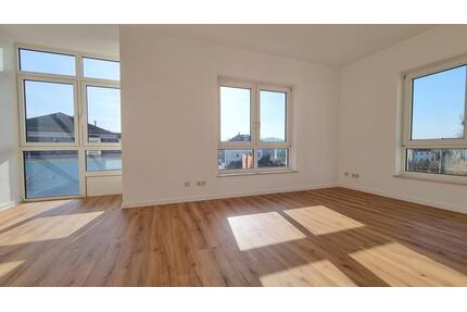 Dieses helle Apartment im 2. Obergeschoss überzeugt durch seinen angenehmen Weitblick, eine durchdachte Raumaufteilung, eine moderne Ausstattung und ist bestens für Pendler oder als erste eigene... - Heidenau
