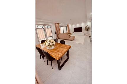 Haus zur Miete (Wohngemeinschaft & Flüchtlinge) - Liederbach am Taunus