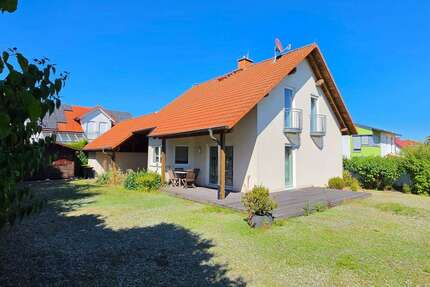 Haus zum Kaufen in Weitramsdorf 385.000,00 € 112.08 m²