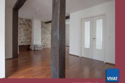 Erdgeschoss-Wohnung (3ZKB) mit Loft-Charakter. City-Lage in zweiter Reihe. EBK, Stellplatz. - Friedrichsdorf