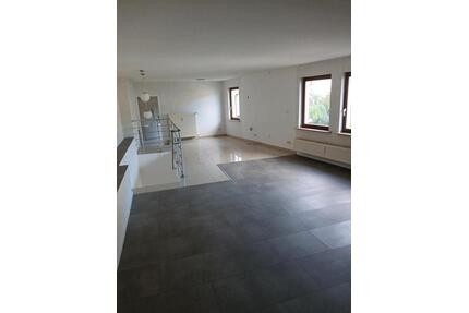 Separate Wohnung zu vermieten - 850,00&nbsp;EUR Kaltmiete, ca.&nbsp; 90,00&nbsp;m&sup2; in Hungen (PLZ: 35410)