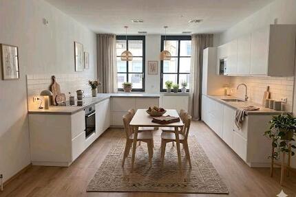 Hochwertige Wohnung oder Büro im Herzen von Selb, zwei TG Plätze