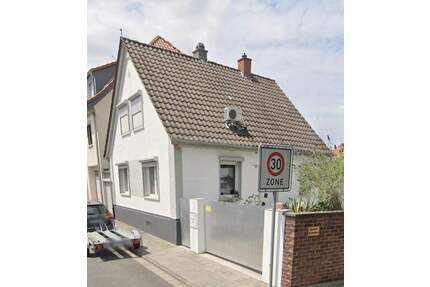 Gepflegtes Einfamilienhaus mit kleinem Garten, zentrale Lage in Hainburg (Kreis Offenbach)