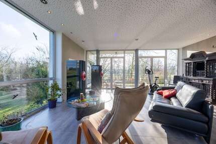 Haus zum Mieten in Grevenbroich 3.800,00 € 260 m²