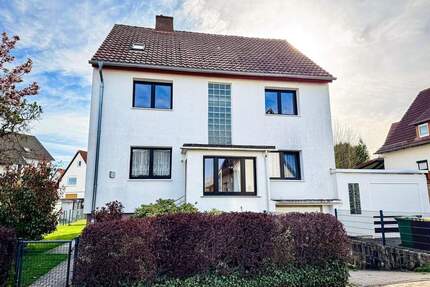 Attraktives Ein- bis Zweifamilienhaus mit Garten und Garage in Kaufungen