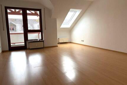 Rares Angebot: Leerstehende 3-Raum-Wohnung mit Balkon, Speicher, TG-Stellplatz - Freital