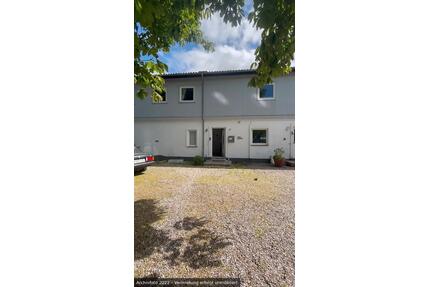 Viel Platz für die Familie – ca. 180 m², überdachte Terasse - Damp