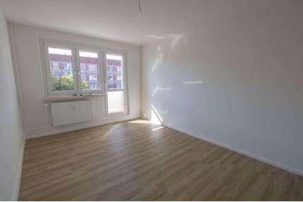 Wohnung zum Mieten in Halle (Saale) 210,00 € 43.73 m²