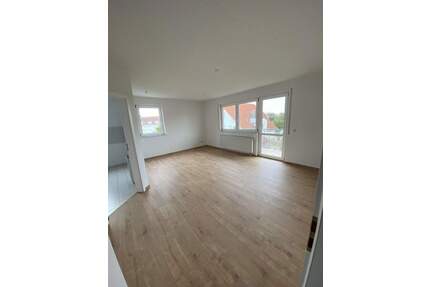 Frisch sanierte 2-Zi.-Whg. mit Südbalkon in ruhiger Lage - Schkopau Ermlitz