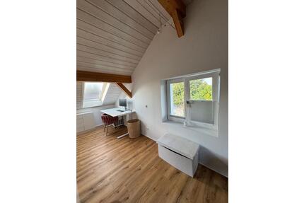 Top Dachgeschoss Wohnung neu renoviert mit Balkon und Sauna - Taufkirchen