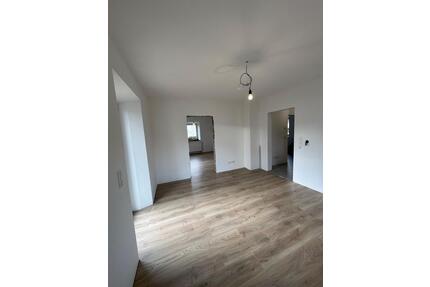 Erstbezug nach Kernsanierung: EG Wohnung 53 m² inkl. Garten - Schwandorf