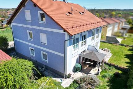 | Lebensräume! | Gepflegte Doppelhaushälfte mit Garten, Garage und Ausbaureserve - Maxhütte Haidhof