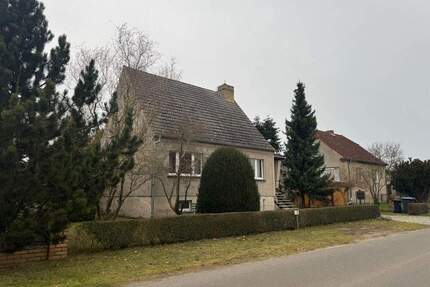 Einfamilienhaus *** großes Grundstück mit Tiefgarage und Nebengebäuden unweit vom Seebad Ueckermünde und dem Haff - Luckow