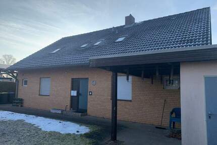 Appartement-Haus mit 4 Wohneinheiten und Stellplätzen: energetisch ertüchtigt, stabile Mieten an nachfragestarkem Standort - Lachendorf