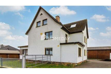 Großzügige Pferde- oder Tierimmobilie mit Hallen, Hof, Balkon & ausgebautem DG - Kefenrod Burgbracht