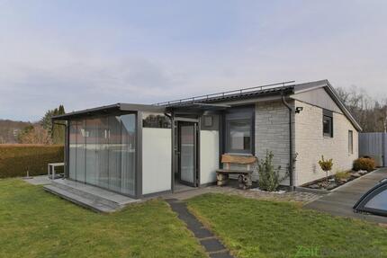 (EF1235_M) Dresden: BühlauWeißer Hirsch, kleiner möblierter massiver Bungalow mit Wintergarten