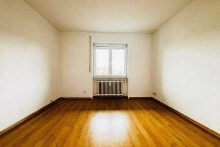 Familienfreundliche 4-Zimmer-Wohnung mit Balkon, Garage & eigenem Garten - Gottmadingen