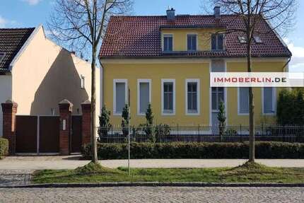 Haus zum Kaufen in Großbeeren 2.100.000,00 € 400 m²