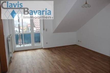 sehr schöne ruhige 2,5-Zimmer DG-Wg mit Carport, überd. Balkon, EBK - ab 01.09.26 frei - Vilshofen an der Donau