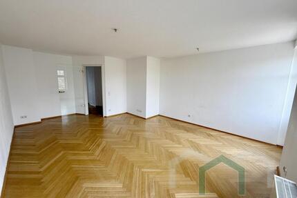 ** 2-Zimmer-DG-Wohnung mit Balkon in beliebter Wohnlage ** - Leipzig Nord