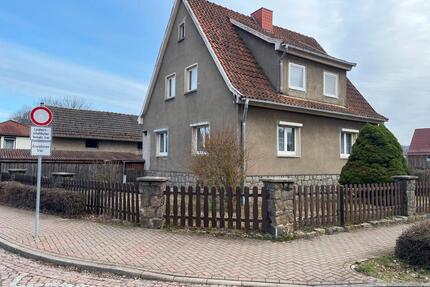 Einfamilienhaus mit Garage - 105.000,00&nbsp;EUR Kaufpreis, ca.&nbsp; 123,00&nbsp;m&sup2; in Südharz (PLZ: 06536)