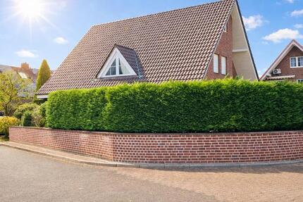 Sehr gepflegtes 8-Zimmer-Einfamilienhaus mit Garten, Küche, Kamin und Doppelgarage in ruhiger Lage! - Neuss Allerheiligen