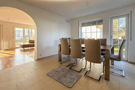 Haus zum Mieten in Weißenfeld 2.790,00 € 160 m²