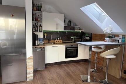 Helle, vollmöblierte DG-Wohnung in zentraler, ruhiger Lage von WI - Wiesbaden Südost