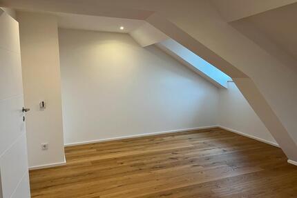 Moderne Dachgeschosswohnung - 1.000,00&nbsp;EUR Kaltmiete, ca.&nbsp; 100,00&nbsp;m&sup2; in Thyrnau (PLZ: 94136)